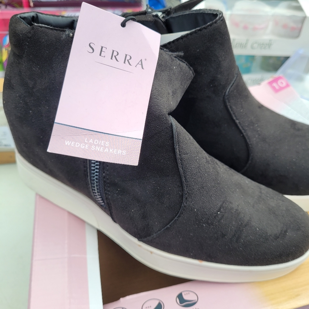 Serra Black Sneakers Modern Casual Design